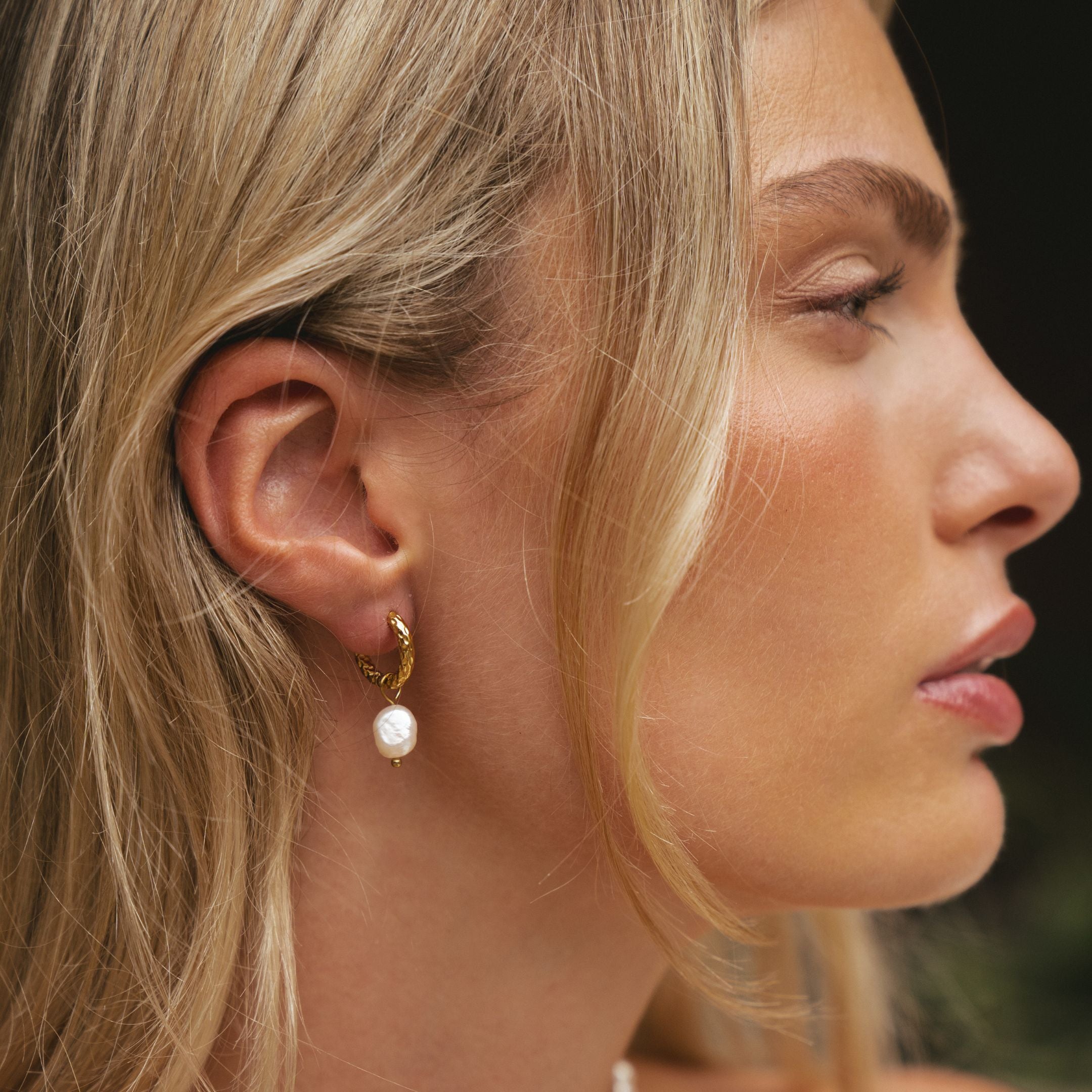 Hammered Pearl Hoop Earrings - Image 11