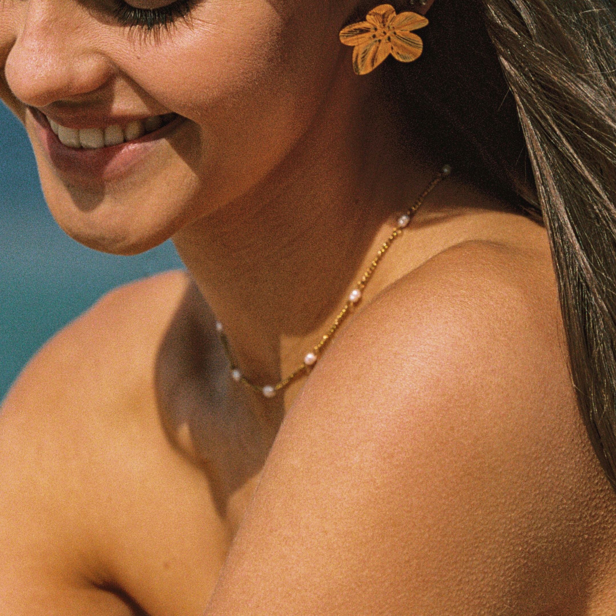 Dainty Gold Pearl Choker - Image 10